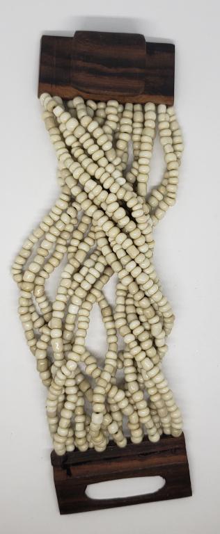 RETRO MULTI STRANDED CRÈME BEADED BRACELET (1 of 3)