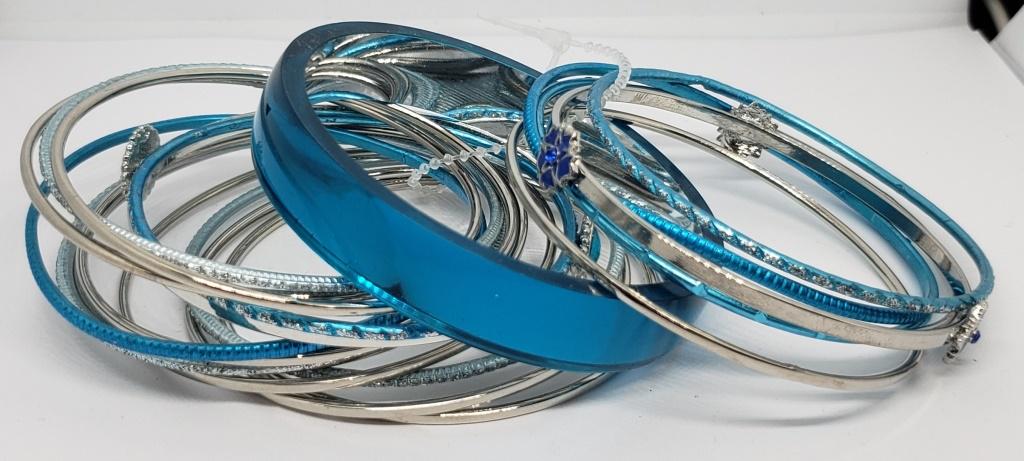 NEW! 20 SILVER TONED AND BLUE METAL BANGLES (1 of 2)