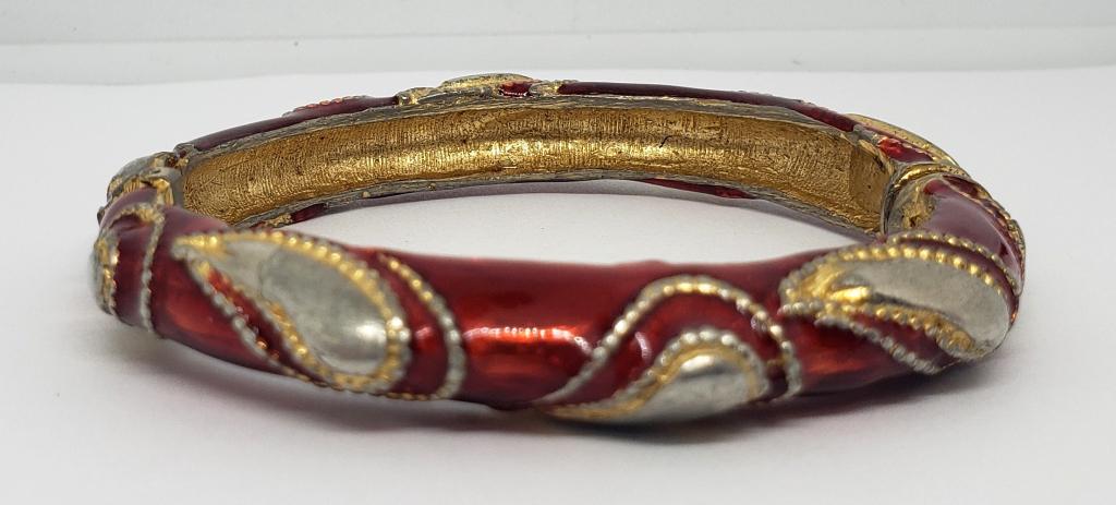 VINTAGE GOLD TONED HINGED BANGLE WITH RUBY (1 of 3)