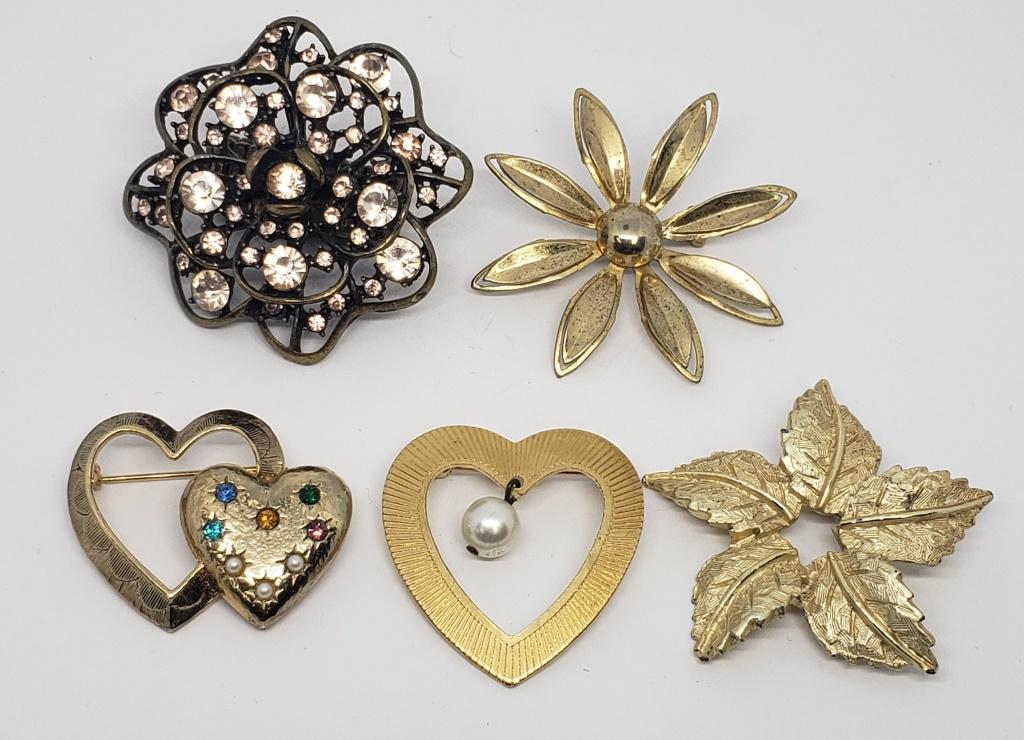 VINTAGE GOLD TONED JEWELRY LOT: (4)BROOCHES (1 of 4)