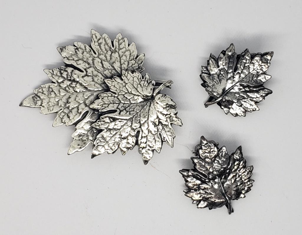 SET! VTG NAPIER DOUBLE LEAF BROOCH WITH (1 of 5)
