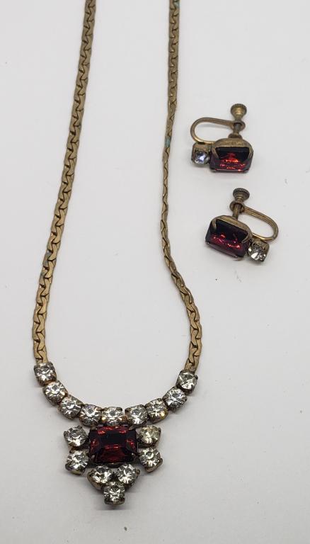 SET! VTG GOLD TONED NECKLACE WITH RUBY RED & (1 of 3)