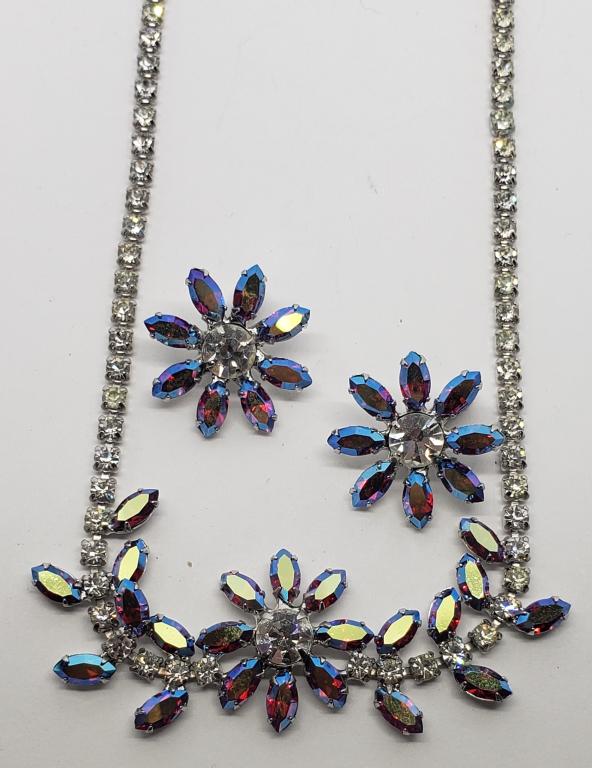 SET! VTG B DAVIND SILVER TONED FLOWER RHINESTONE: NECKLACE WITH MATCHING PAIR OF CLIP ON EARRINGS
