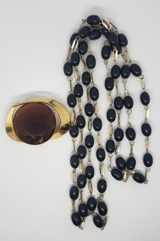 VINTAGE GOLD TONED BROOCH WITH LARGE (1 of 4)