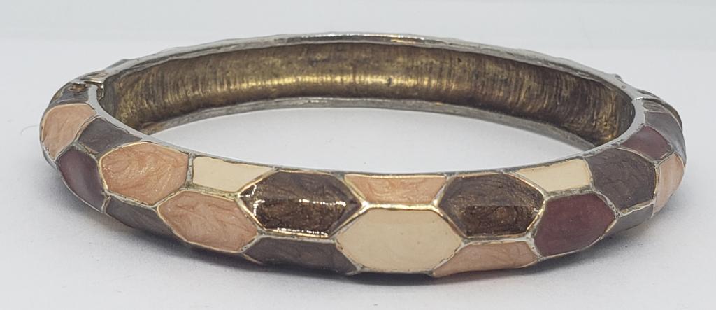 VINTAGE GOLD TONED HINGED ENAMEL BANGLE (1 of 3)