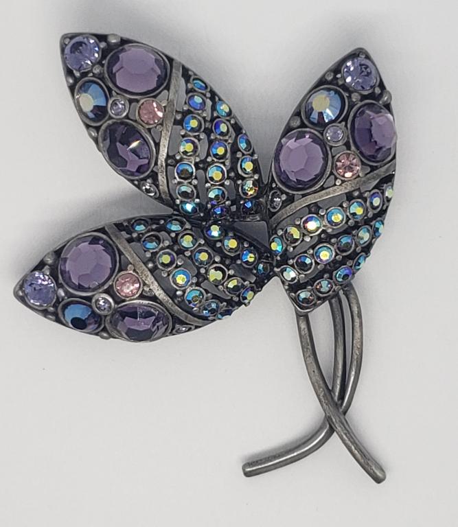 VINTAGE SILVER TONED FLOWER RHINESTONE BROOCH (1 of 5)