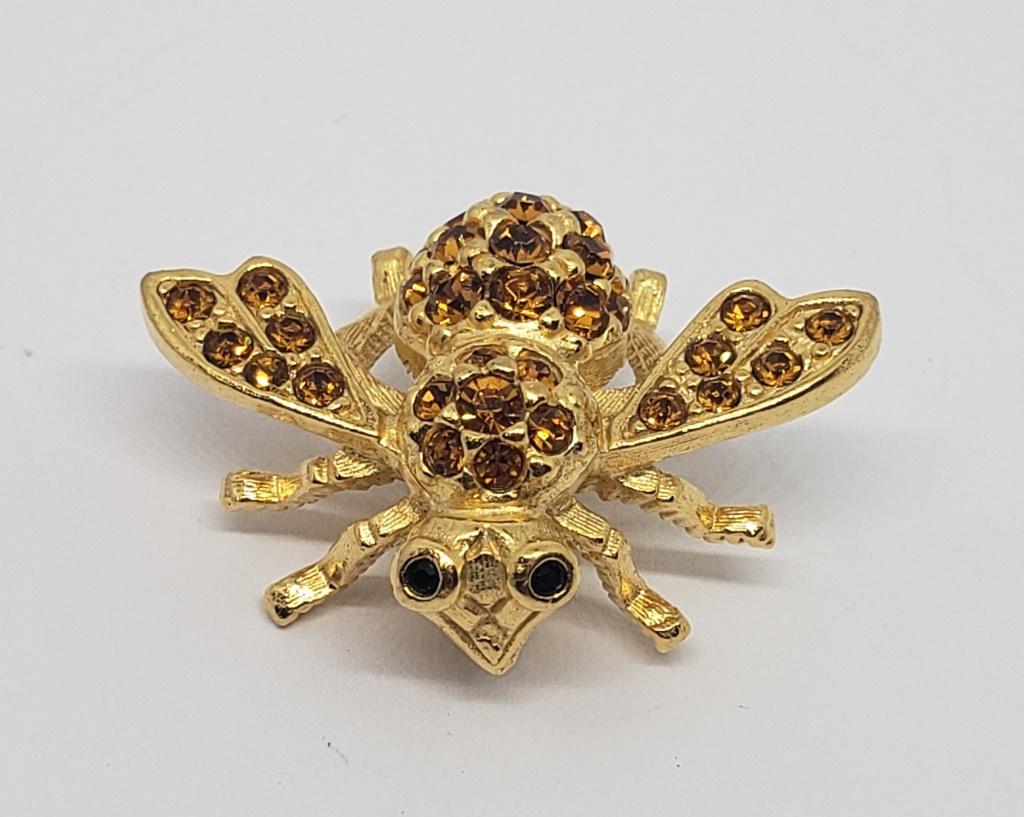 VINTAGE JOAN RIVERS GOLD TONED BEE PIN (1 of 6)