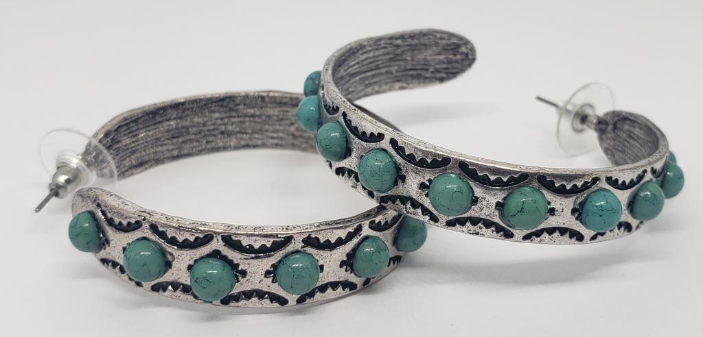 PAIR OF SILVER TONED SOUTHWESTER LARGE HOOP: PIERCED EARRINGS WITH TURQUOISE BEADS