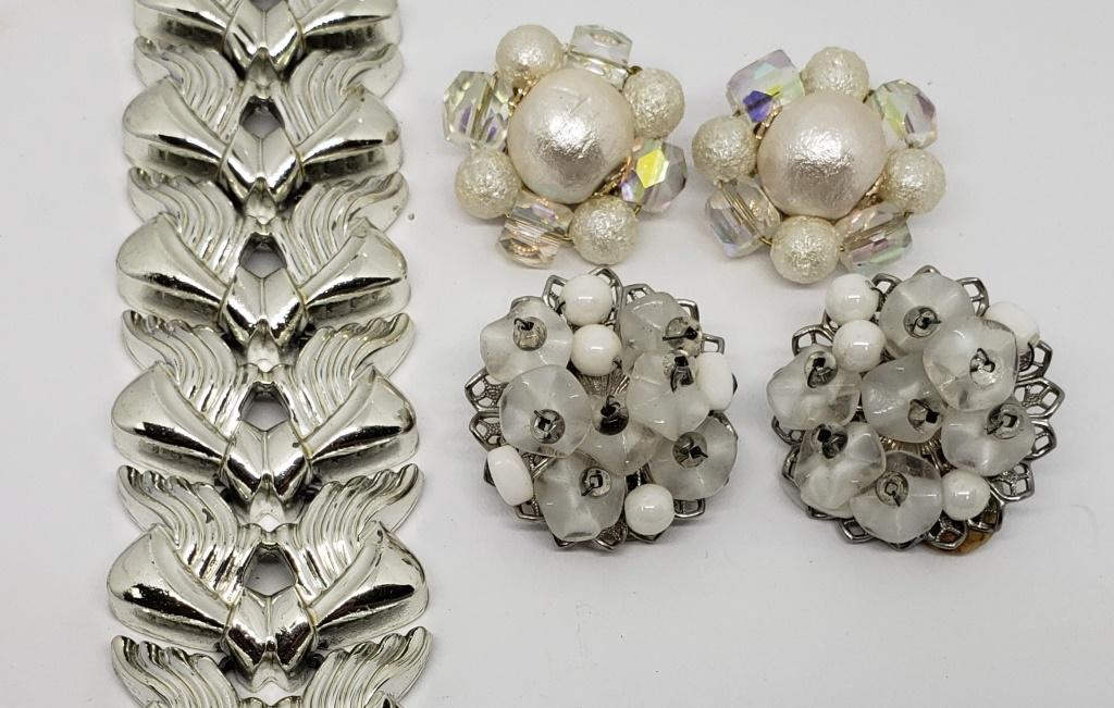 SILVER TONED JEWELRY LOT: (1)CHUNKY PANEL: BRACELET & (2)PAIRS OF BEADED CLIP ON EARRINGS (1)MARKED JAPAN