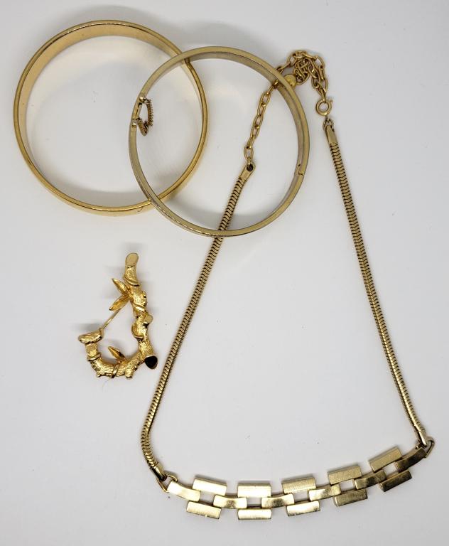 VINTAGE GOLD TONED JEWELRY LOT: (1)MONET (1 of 5)