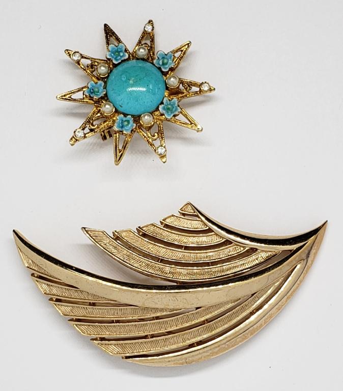 VINTAGE TRIFARI GOLD TONED BROOCH PLUS: (1)VTG GOLD TONED STARBURST BROOCH WITH TURQUOISE LUCITE, ENAMEL AND FAUX PEARLS