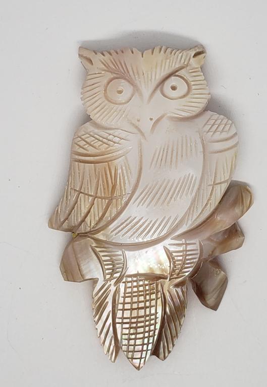 VINTAGE LARGE CARVED OWL SHELL COLLAR CLIP: REGISTER TO BID TODAY!!