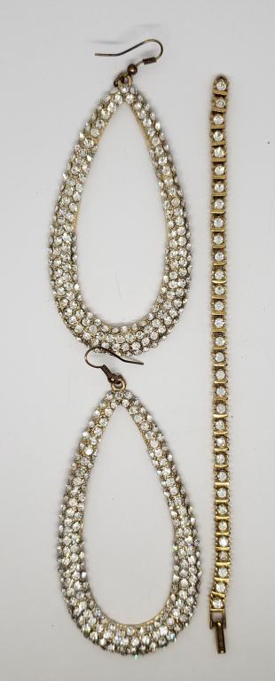 VTG GOLD TONED RHINESTONE TENNIS BRACELET: PLUS (1)PAIR LARGE PIERCED HOOPED DANGLY EARRINGS