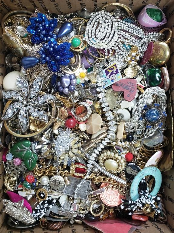 TREASURE HUNT BULK JEWELRY w/VINTAGE PIECES (1 of 1)