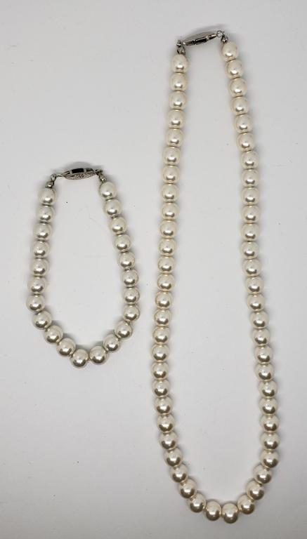 SET! VINTAGE PEARL NECKLACE WITH MATCHING: BRACELET