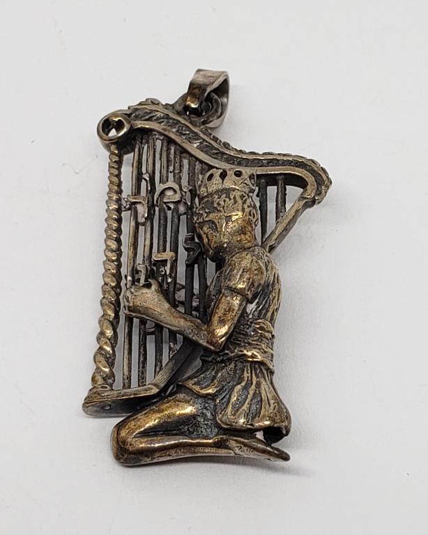 VINTAGE DAVIDS PSALM HARP STERLING PENDANT: TOTAL 8.2 DWT