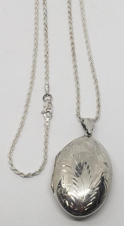 22 INCH ITALY STERLING NECKLACE/CHAIN WITH: STERLING LOCKET PENDANT WITH ENGRAVED DESIGN-TOTAL 10.2 DWT