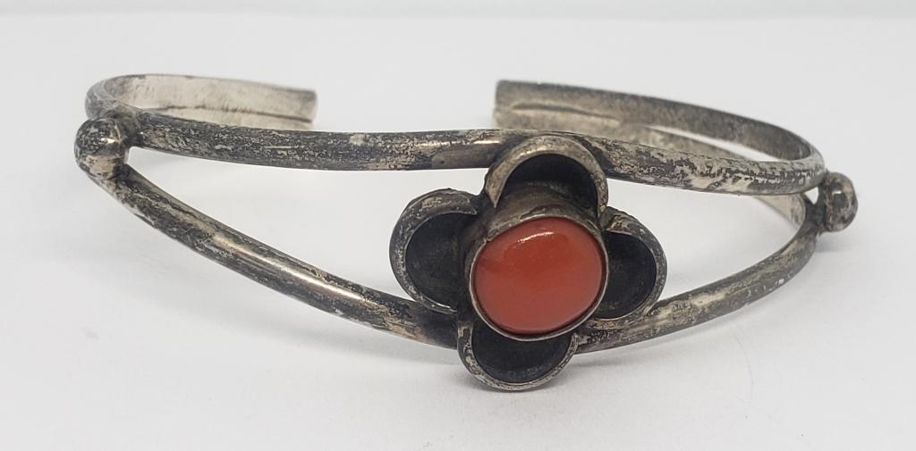 NAVAJO STERLING SPLIT SHANK CUFF WITH RED (1 of 4)