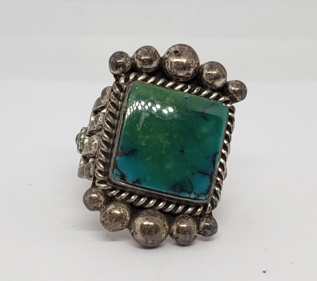 SIZE 6.5 NAVAJO STERLING RING WITH GREEN (1 of 4)