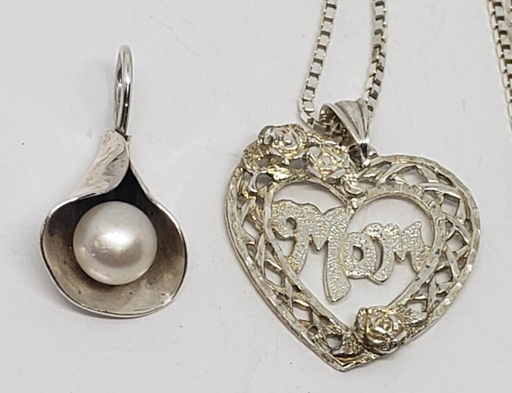 30" STERLING BOX CHAIN with (2) PENDANTS: STERLING MOM HEART PENDANT & LILY PEARL PENDANT ( 7.3 DWT)