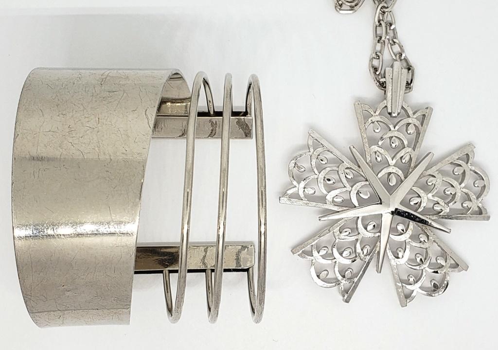 SILVER TONED JEWELRY LOT (1 of 3)