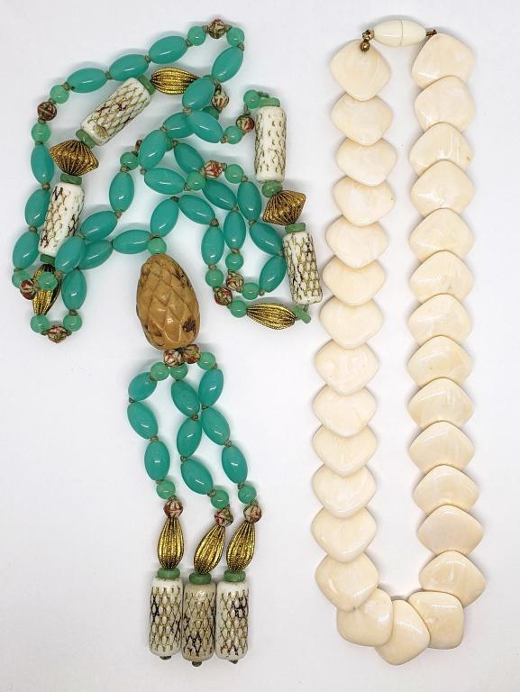 BAKELITE AND BEADED FASHION NECKLACES (1 of 2)
