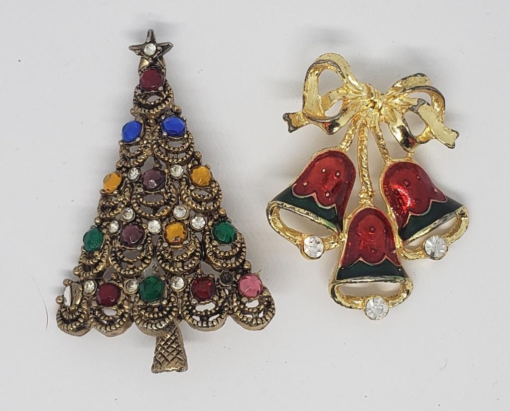 2-VTG GOLD TONED CHRISTMAS BROOCHES (1 of 3)