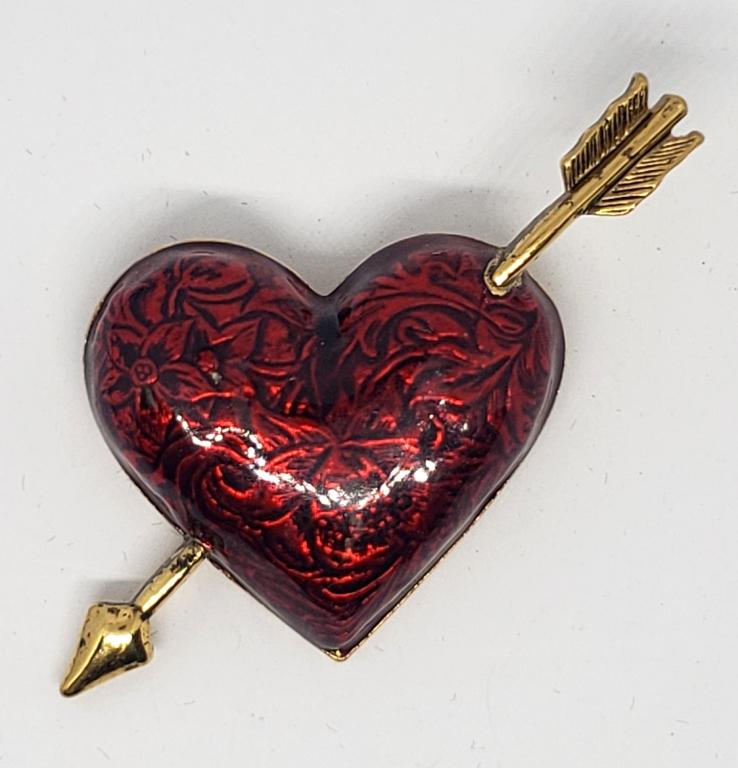 VINTAGE AVON GOLD TONED HEART AND ARROW (1 of 5)