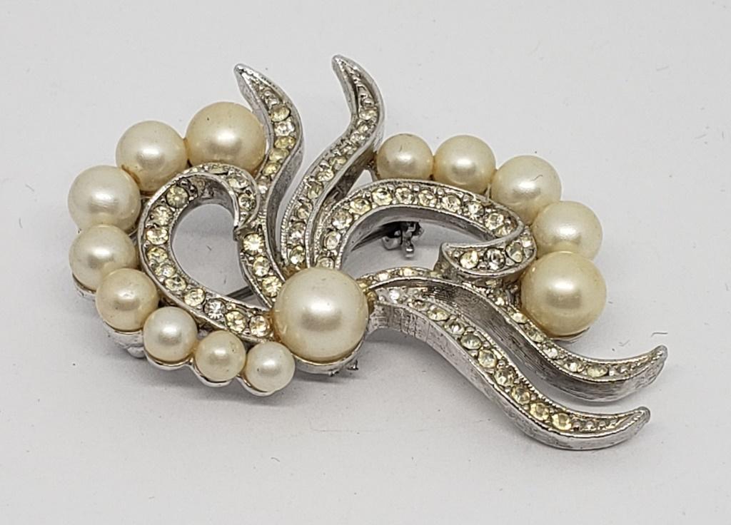 VTG MARVELLA SILVER TONED RHINESTONE BROOCH (1 of 6)