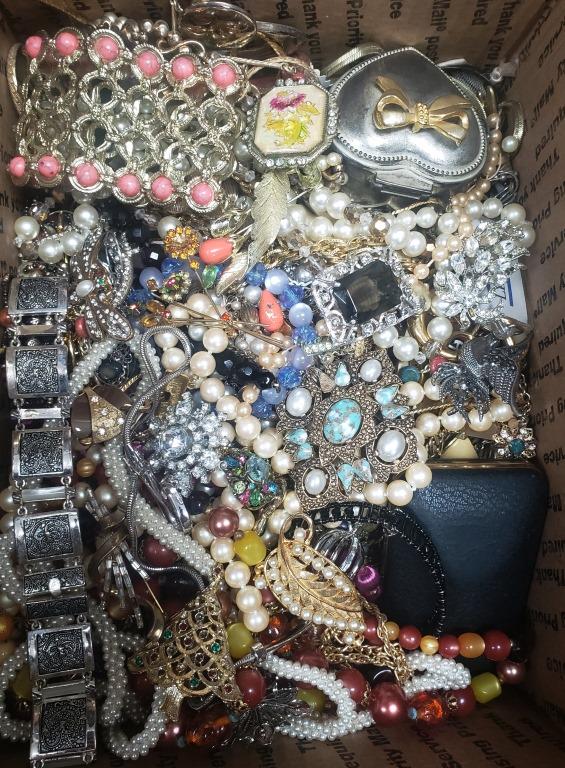 TREASURE HUNT BULK JEWELRY w/VINTAGE PIECES (1 of 1)