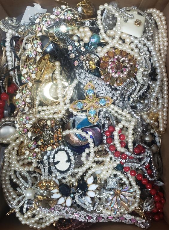 TREASURE HUNT BULK JEWELRY w/VINTAGE PIECES (1 of 1)