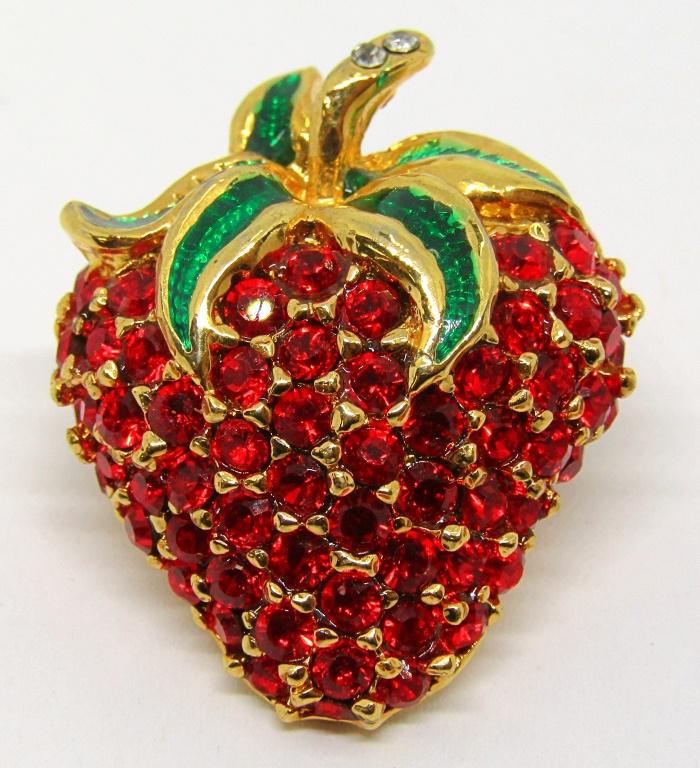 LOOKS NEW! VTG GOLD TONED STRAWBERRY (1 of 2)