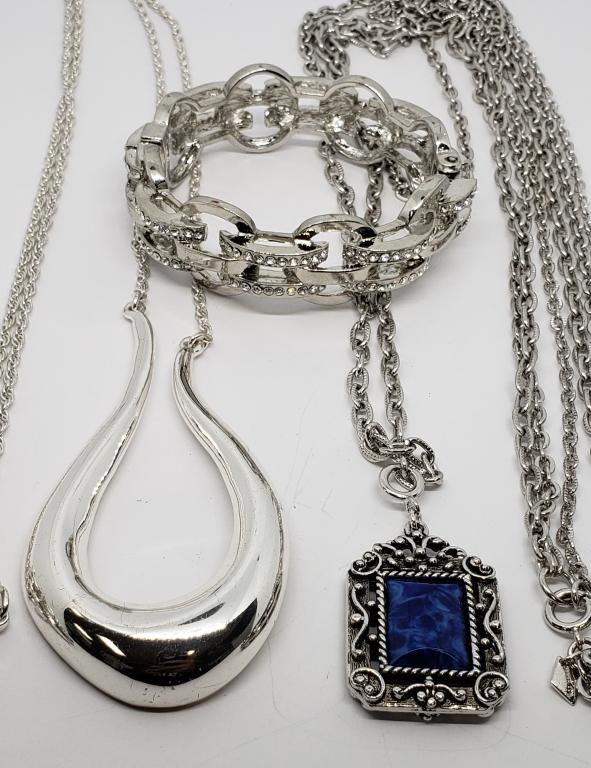 SILVER TONED JEWELRY LOT: (1)CHICCO NECKLACE (1 of 8)