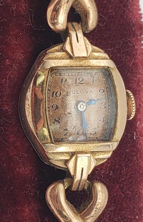 VINTAGE LADIES BULOVA WRISTWATCH.: RUNS BUT NEEDS A GOOD CLEANING TO RUN WELL. MECHANICAL HAND WINDING. CAL 6AH, 7 JEWELS. NICE ORIGINAL DISPLACE CASE. NICE ROSE-GOLD TONE BEZEL AND BAND. STAINLESS BACK.