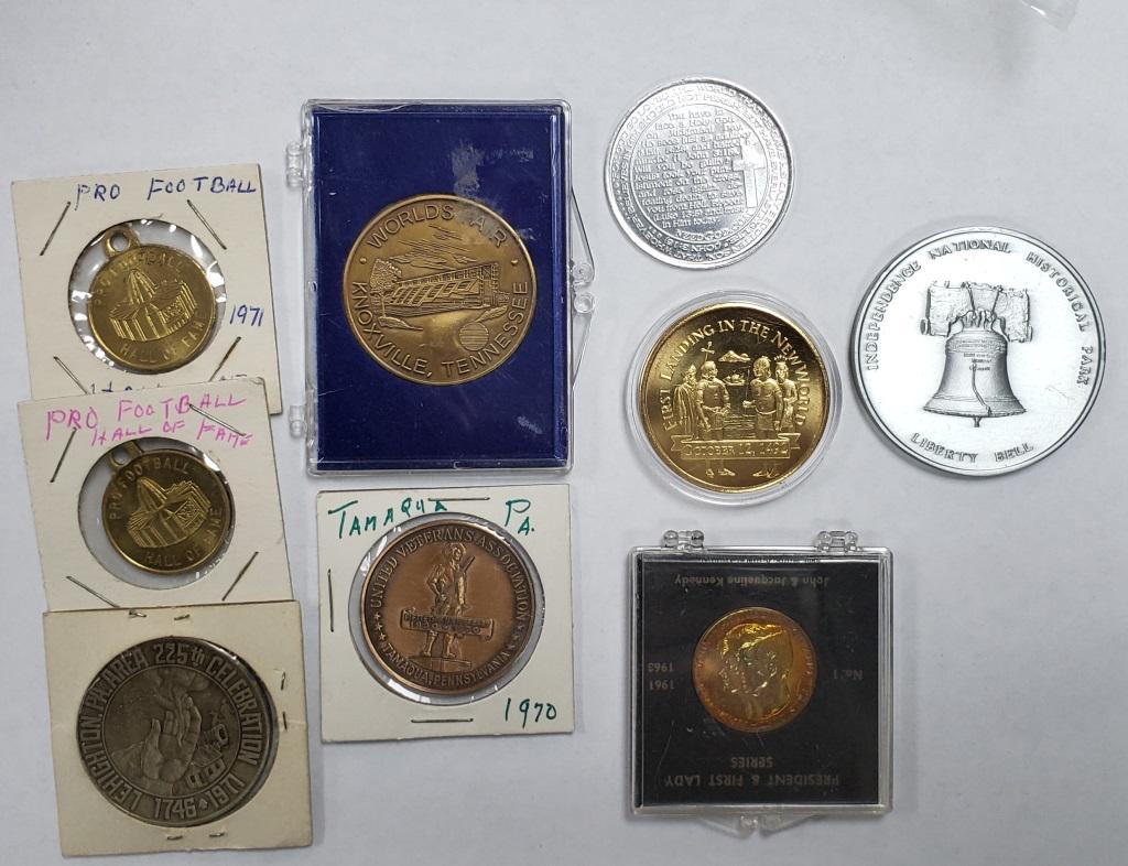 (9) TOKENS / MEDALLIONS / COMMEMORATIVE COINS: 1976 BICENTENNIAL, 1971 LEHIGHTON PA 225th CELEBRATION, (2) 1971 PRO FOOTBALL HOF, 1970 VETERANS ASSOC., CHRISTOPHER COLUMBUS, THE TEN COMMANDMENTS, 1982 WORLDS FAIR, PRESIDENT AND FIRST LADY 1963 KEN