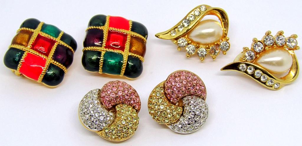 3-PAIRS OF VTG GOLD TONED CLIP ON EARRINGS (1 of 3)