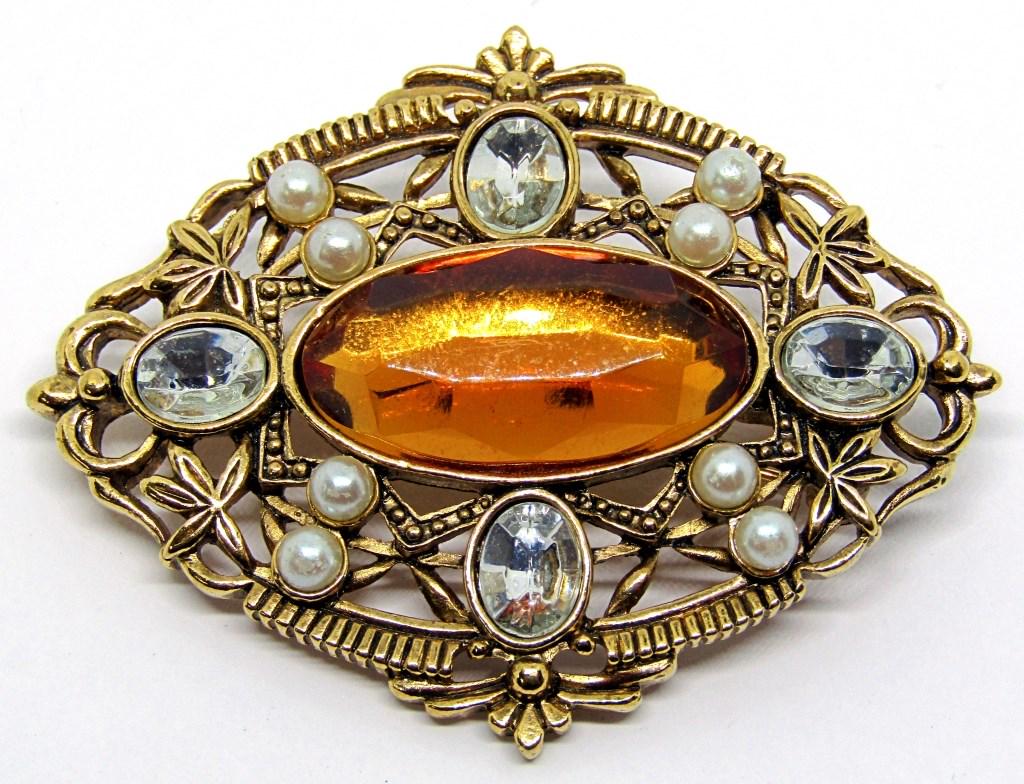 VINTAGE AVON GOLD TONED BROOCH WITH ORANGE (1 of 3)