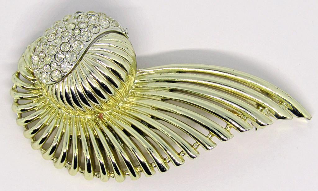 VTG KERBOUX GOLD TONED RHINESTONE BROOCH (1 of 3)