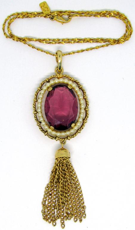 VINTAGE AVON GOLD TONED BROOCH WITH VIOLET (1 of 4)