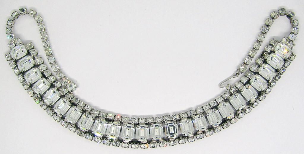 VINTAGE WEISS CHUNKY SILVER TONED RHINESTONE (1 of 4)