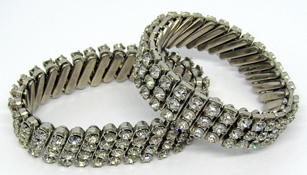 2 SILVER TONED VINTAGE BRACELETS! (1 of 2)