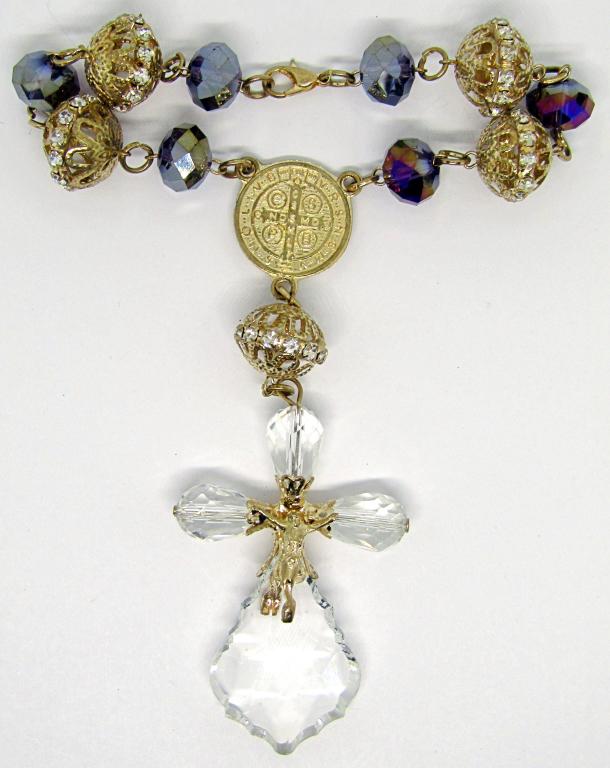 VINTAGE RELIGIOUS BRACELET;: PURPLE, WHITE, AND GOLD-TONED BEADS WITH CHUNKY CROSS PENDANT!