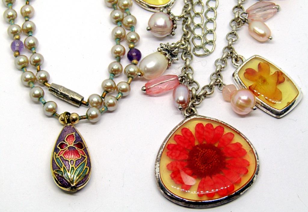 2 VINTAGE NECKLACES WITH FAUX-PEARL CHAINS! (1 of 2)