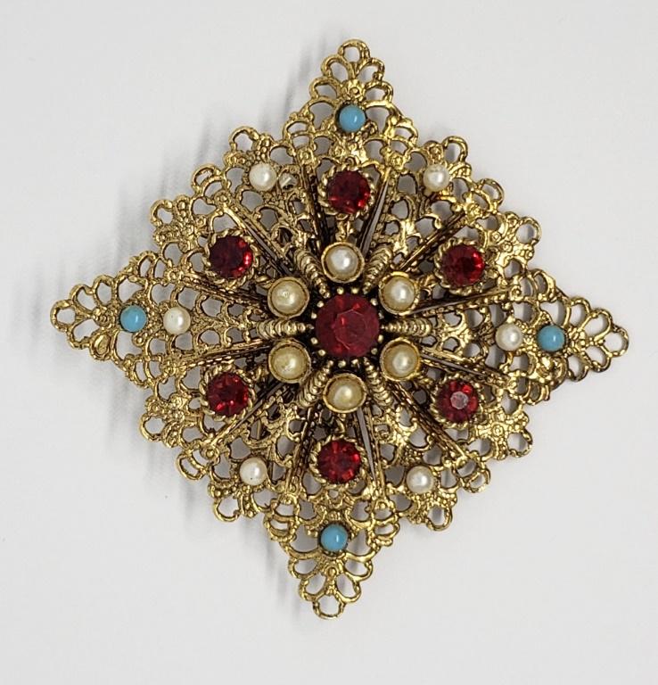VINTAGE GOLD TONED SQUARE BROOCH WITH RUBY (1 of 4)