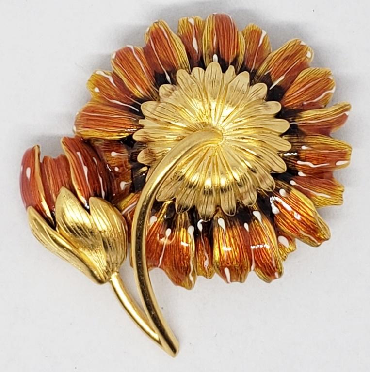 VINTAGE JOAN RIVER GOLD TONED FLOWER BROOCH (1 of 7)
