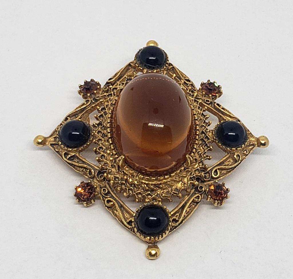 VINTAGE FLORENZIA GOLD TONED BROOCH WITH: LARGE ORANGE LUCITE CENTER-BROWN RHINESTONE ACCENTS