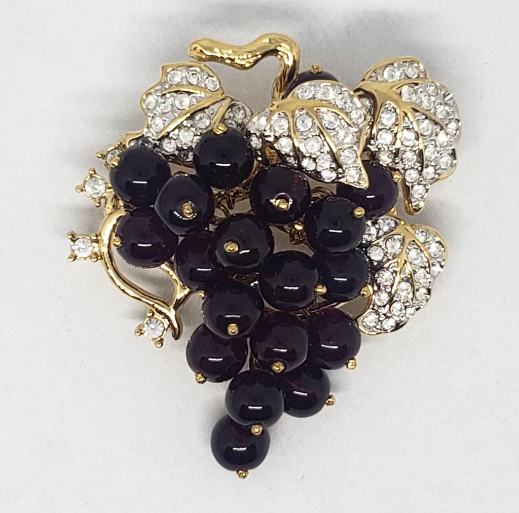 VINTAGE NOLAN MILLER GRAPE CLUSTER BROOCH (1 of 7)