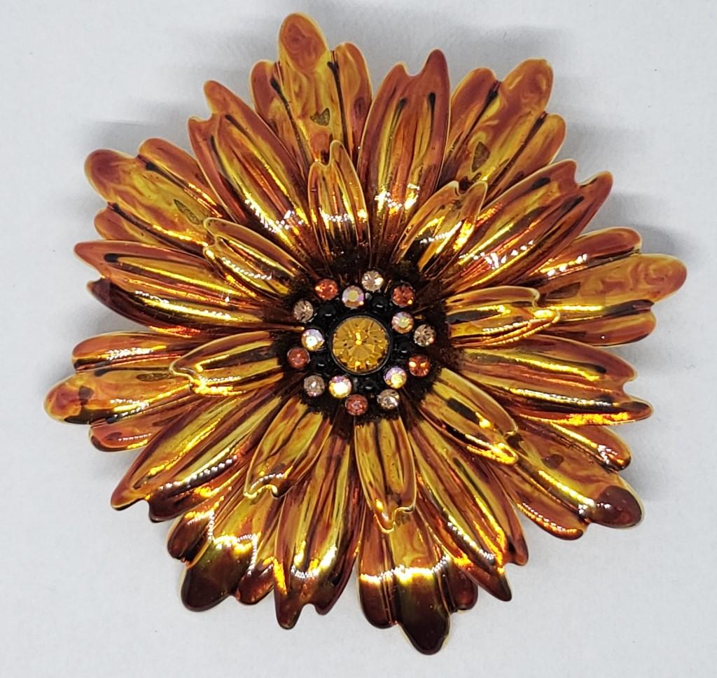 VINTAGE JOAN RIVERS METAL FLOWER BROOCH (1 of 4)
