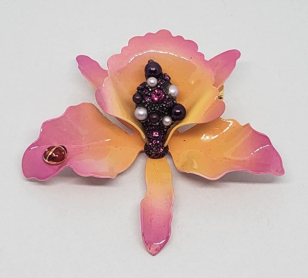 VINTAGE JOAN RIVERS LILLY PINK METAL BROOCH (1 of 6)