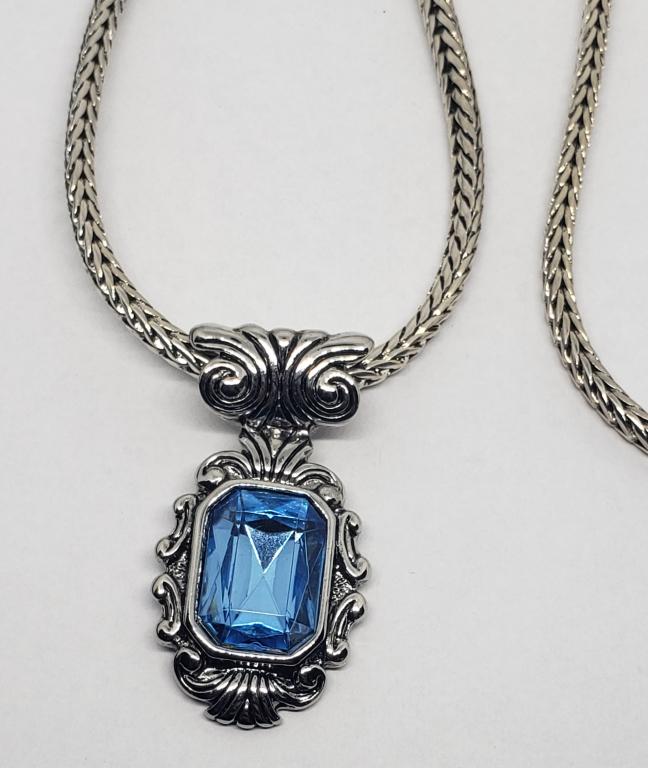 VINTAGE SILVER TONED NECKLACE WITH BLUE (1 of 4)